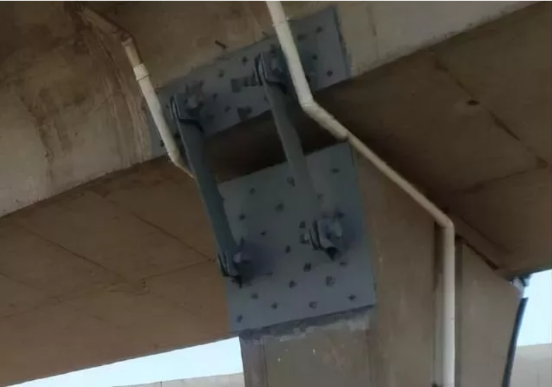 Additional tie rods on the top of the pier